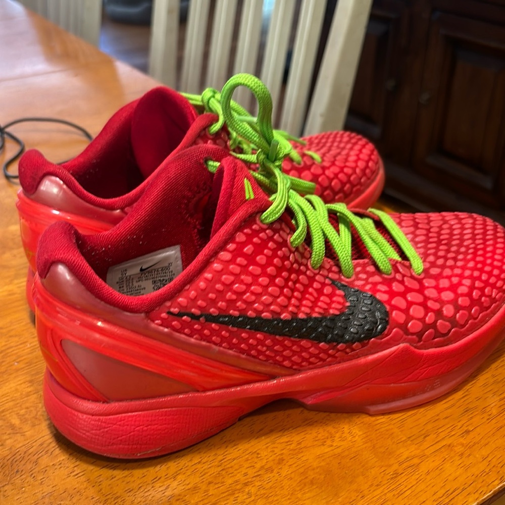 Nike Kobe 6 reverse grinches - Used, good condition.  Size Big kids 5